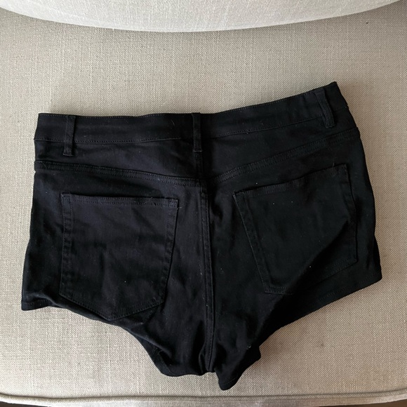 H&M Shorts - Picture 3 of 3